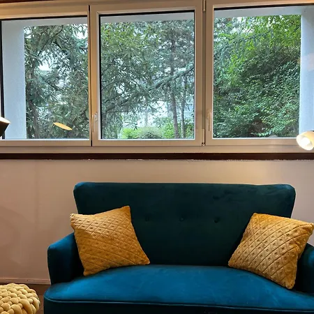 Buttes Chaumont Apartment *